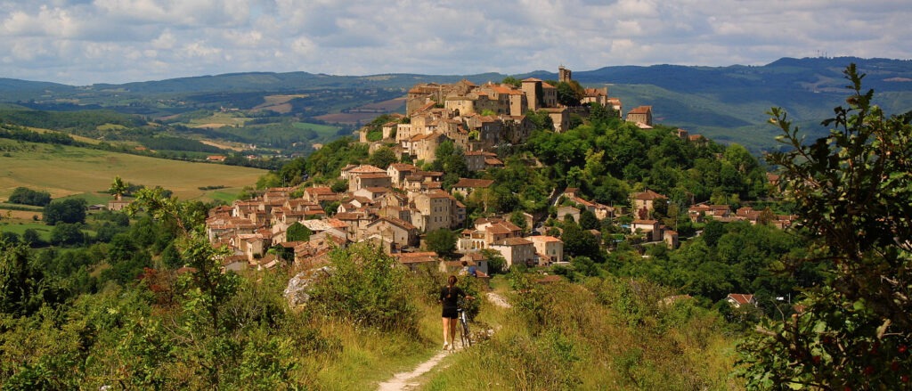 Voyage à Cordes sur Ciel en van aménagé