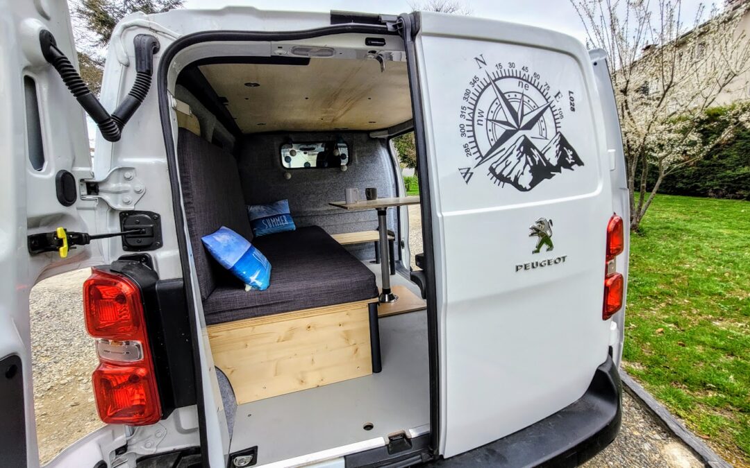 Aménagement d’un utilitaire avec un lit peigne dans les Pyrénées